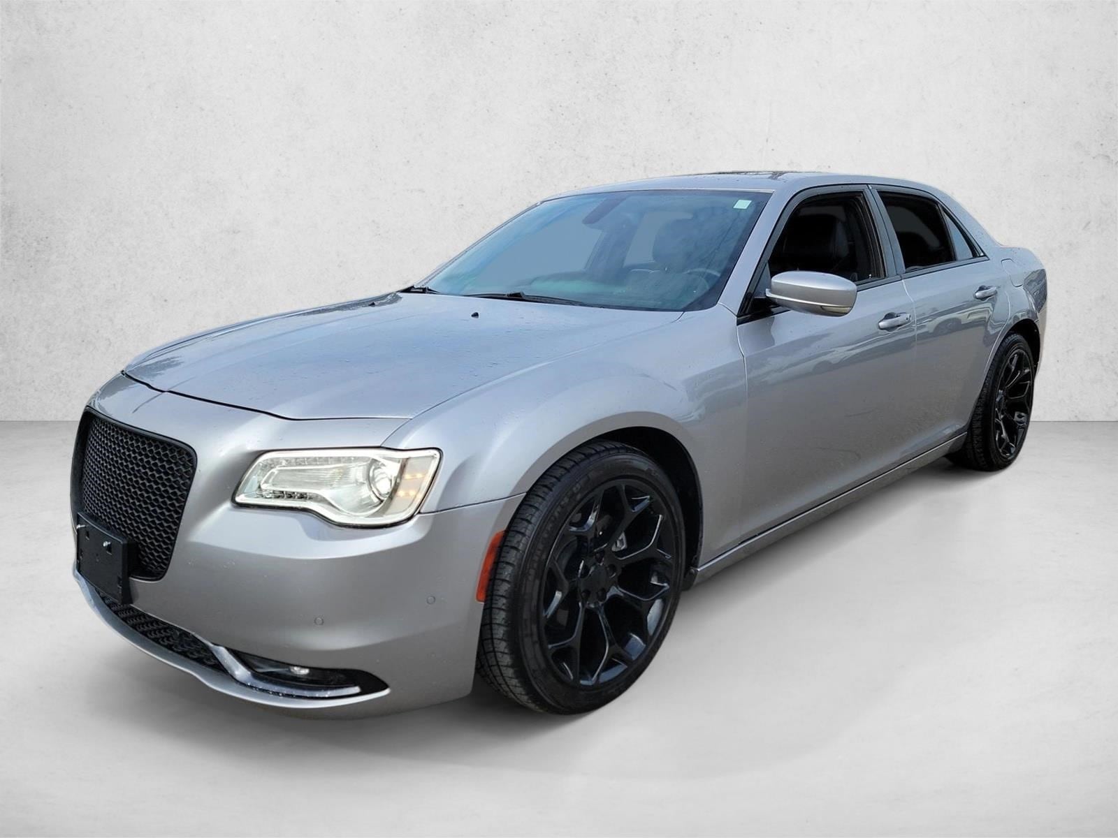 2015 Chrysler 300 S's photo