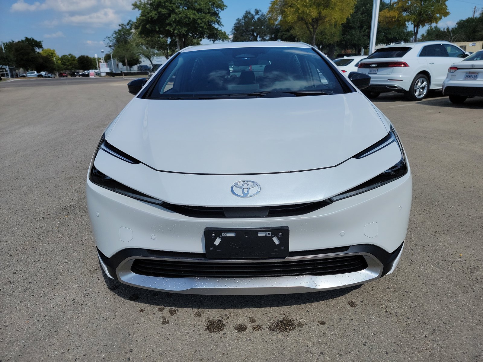 2025 Toyota Prius Plug-in Hybrid SE photo 2