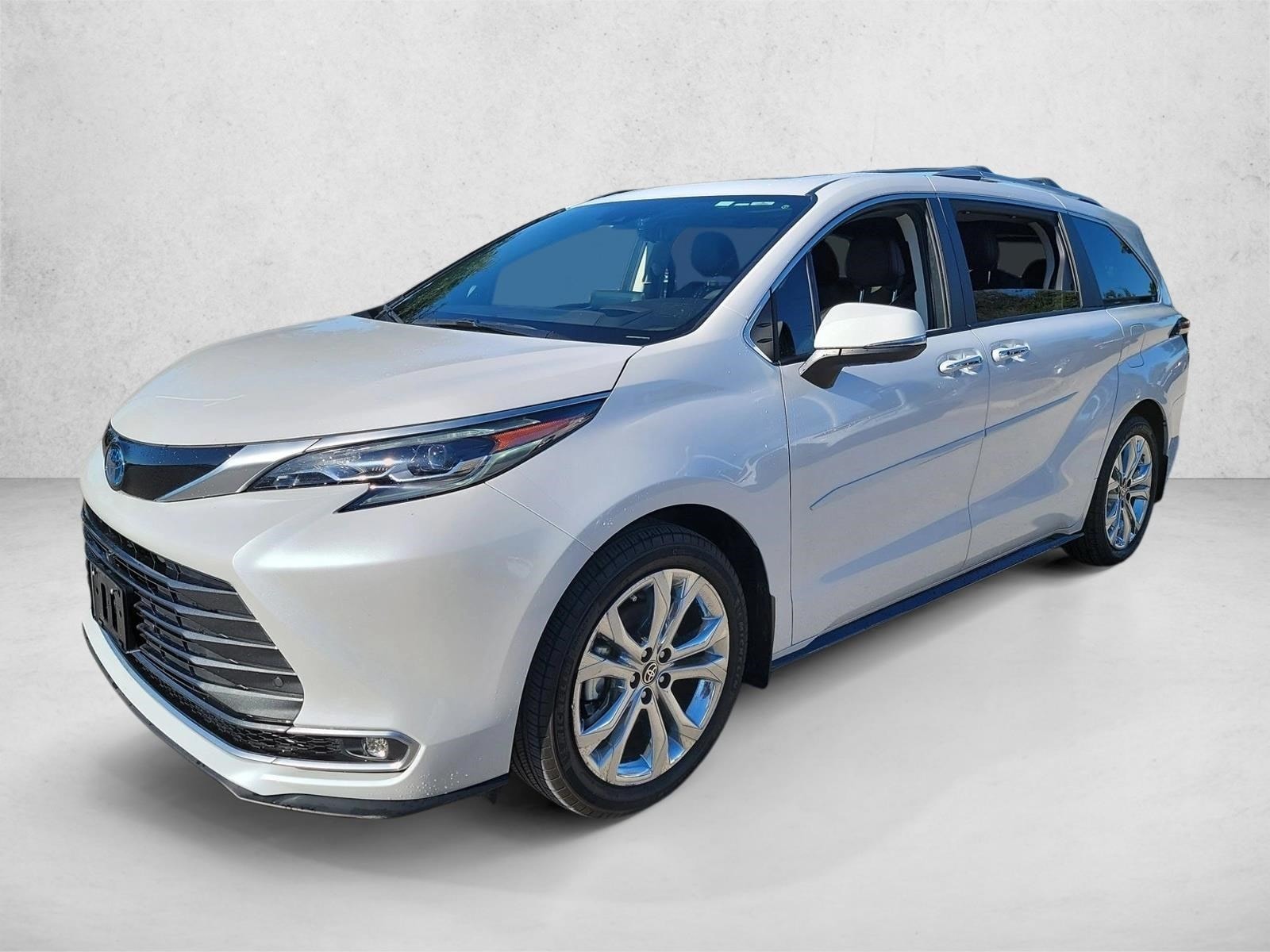 2024 Toyota Sienna Platinum's photo