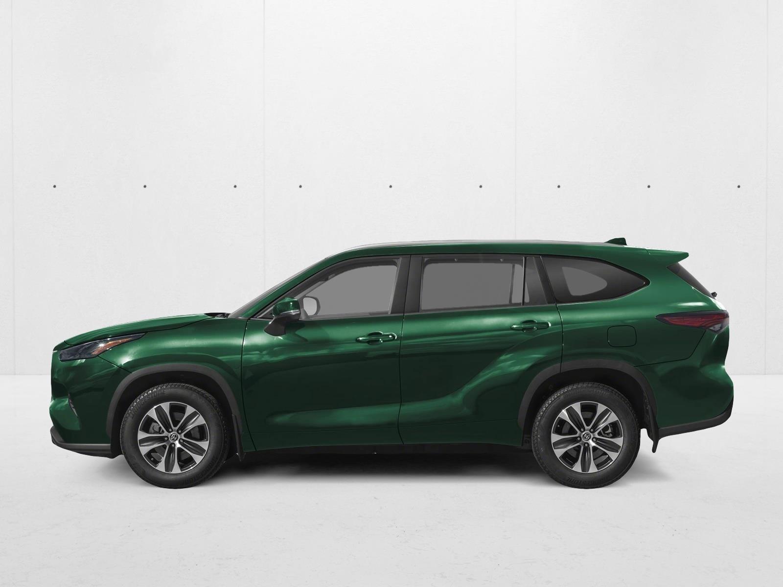 2025 Toyota Highlander XLE photo 3