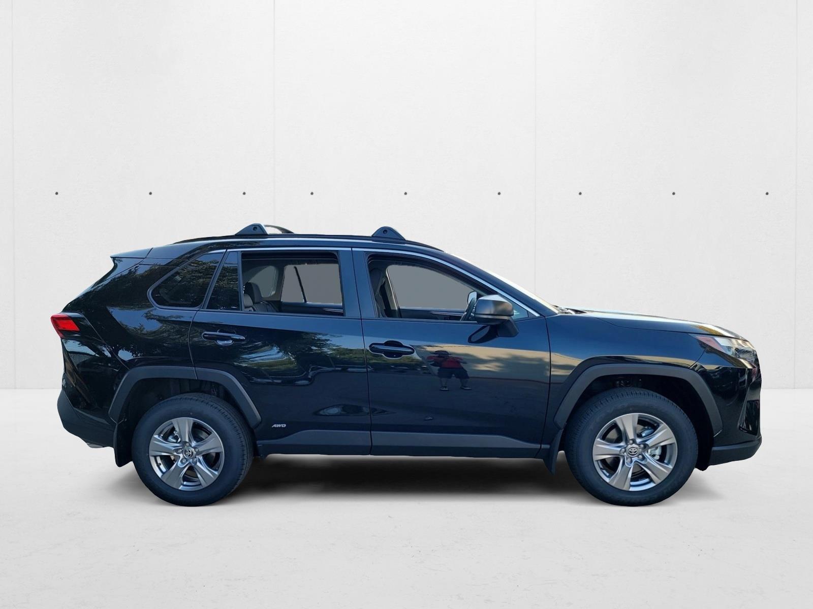2025 Toyota RAV4 Hybrid LE photo 2