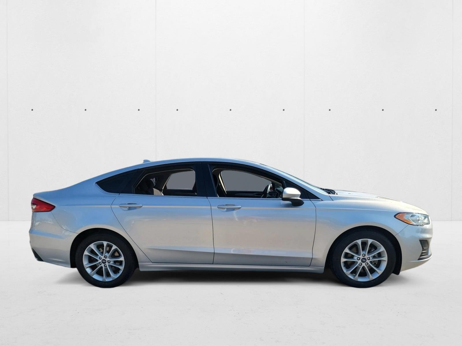 2019 Ford Fusion SE photo 4