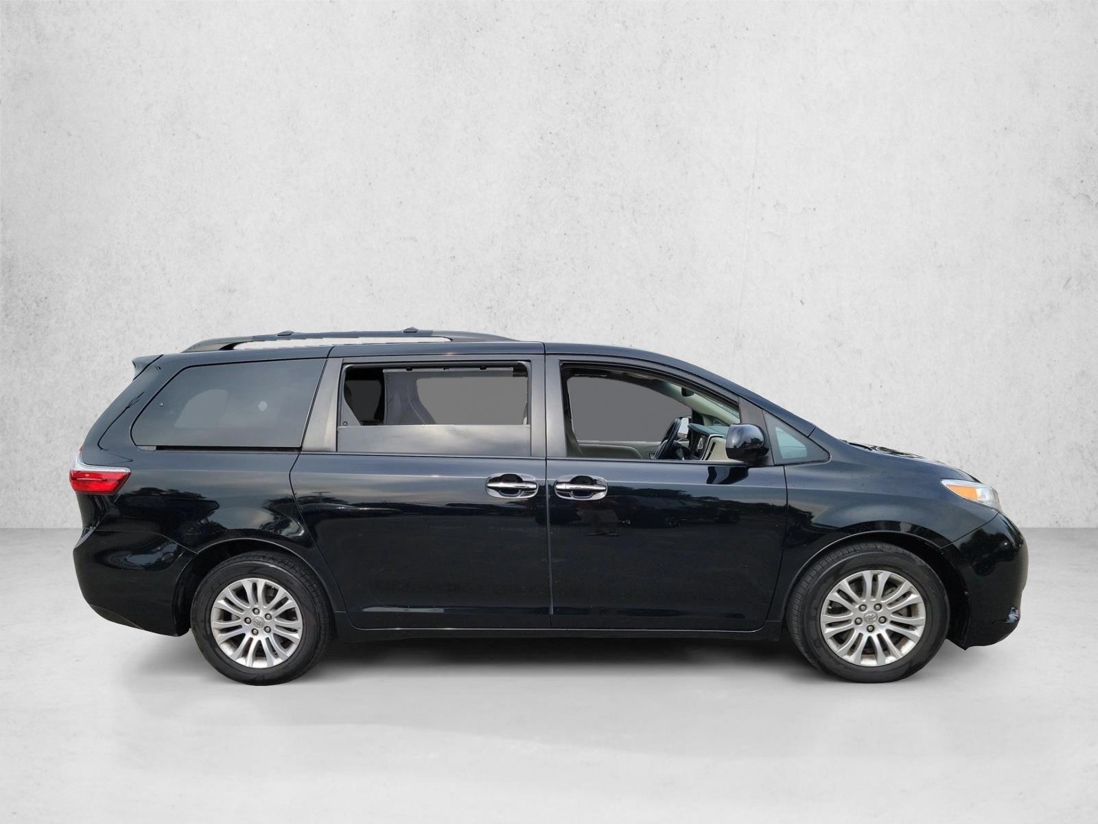 2015 Toyota Sienna XLE Premium photo 4