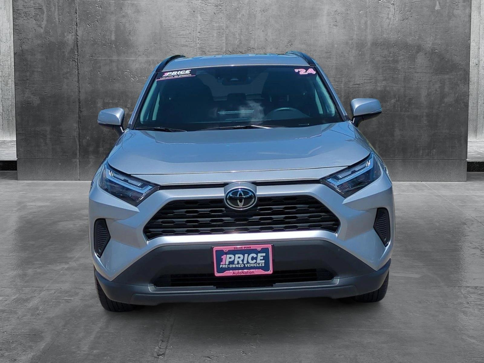 2024 Toyota RAV4 XLE photo 2