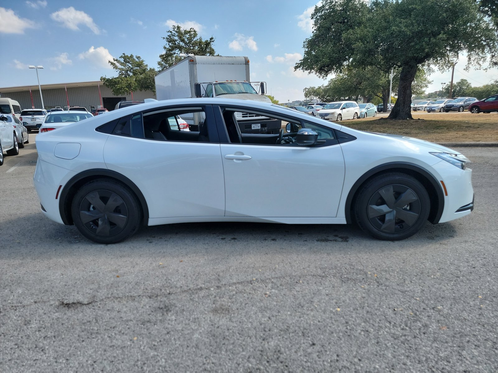 2025 Toyota Prius Plug-in Hybrid SE photo 4