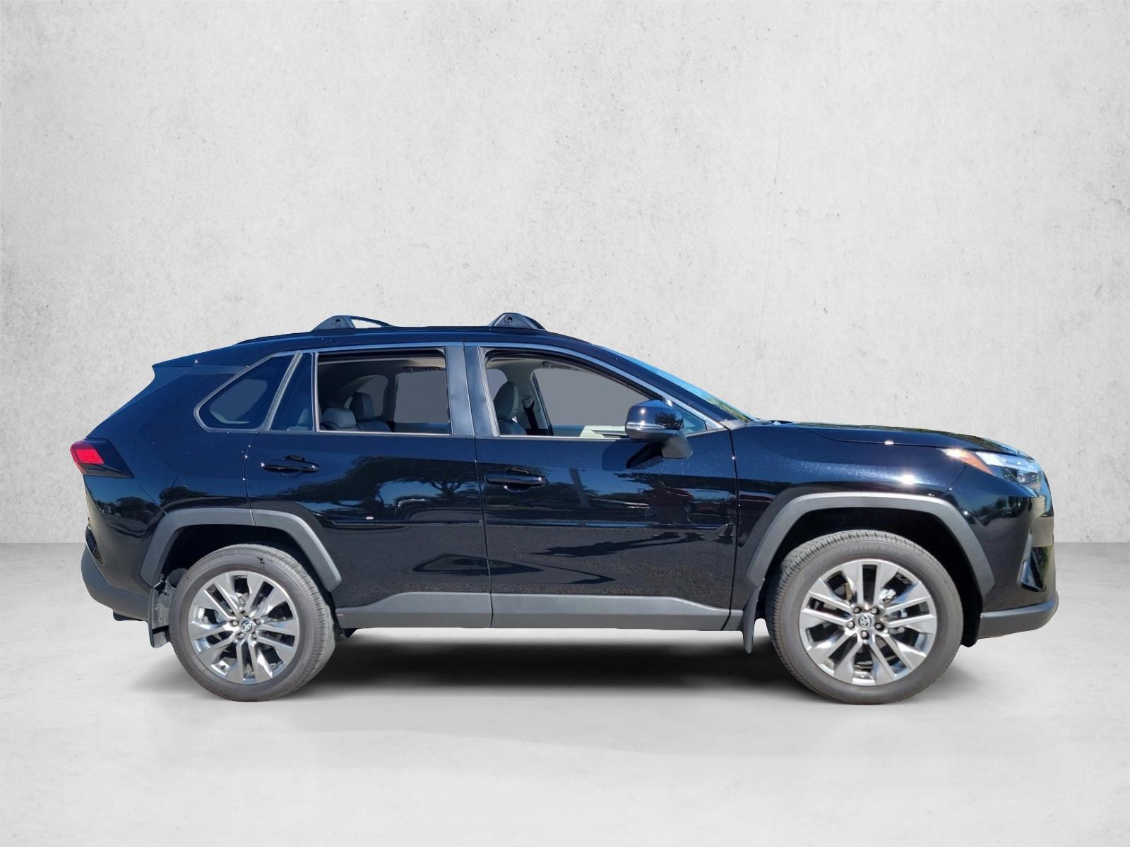 2025 Toyota RAV4 XLE Premium photo 4