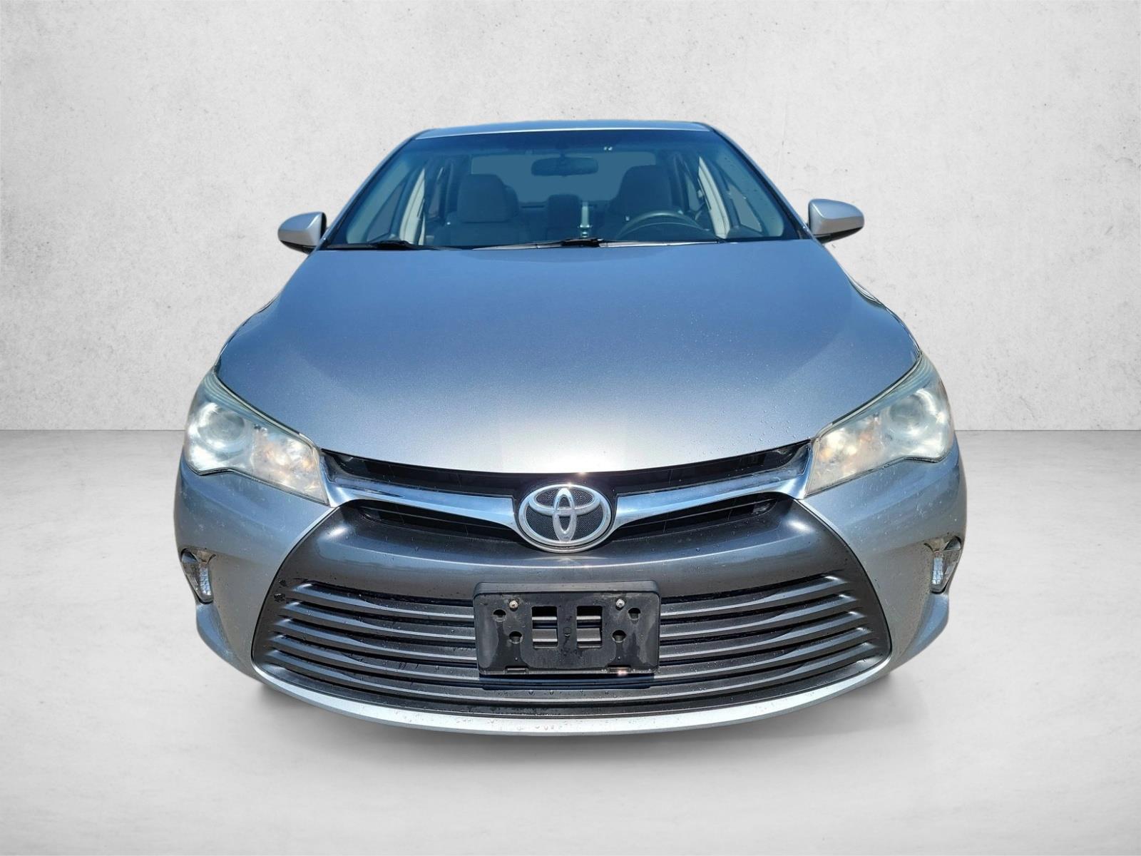 2017 Toyota Camry LE photo 2