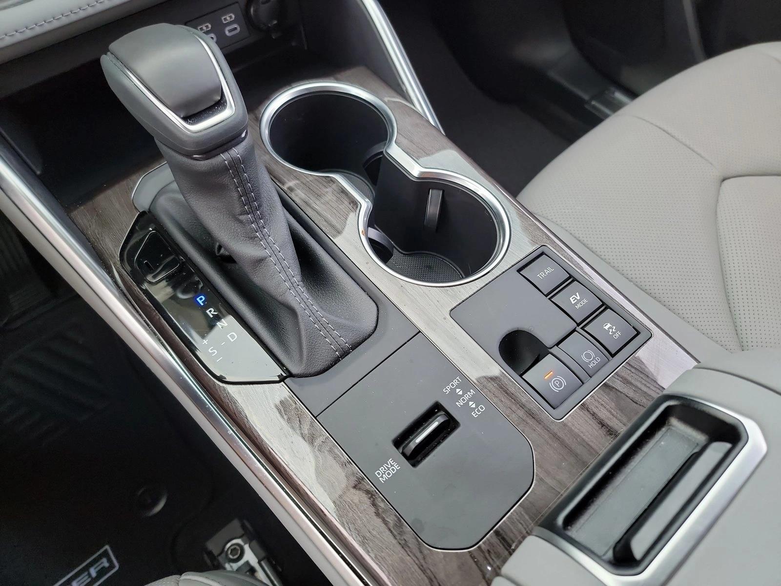 2026 Toyota Highlander Limited - Photo 25