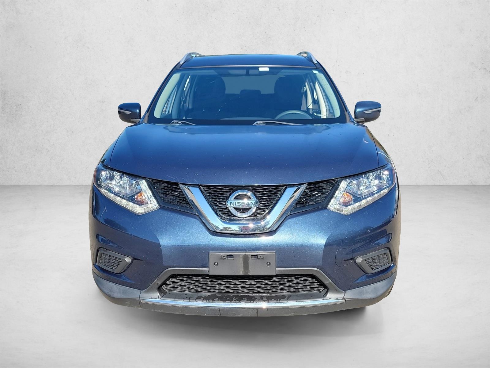 2015 Nissan Rogue SV photo 2