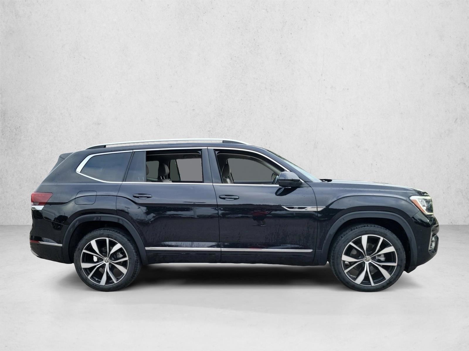 2024 Volkswagen Atlas SEL Premium R-Line photo 4