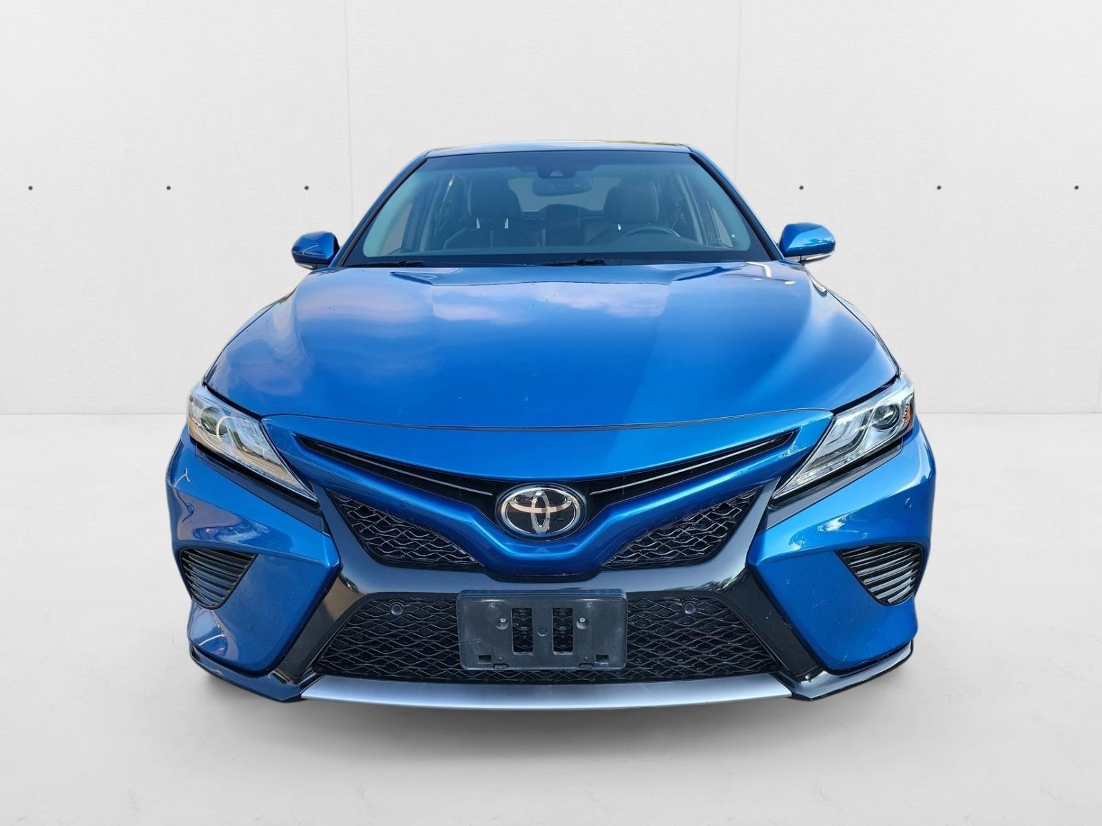 2018 Toyota Camry XSE photo 2