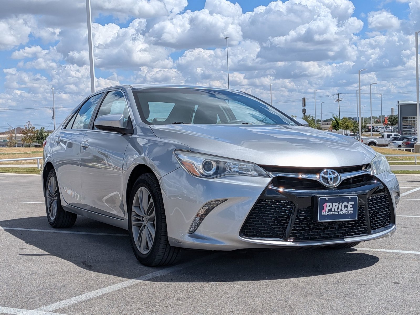 2016 Toyota Camry SE photo 3