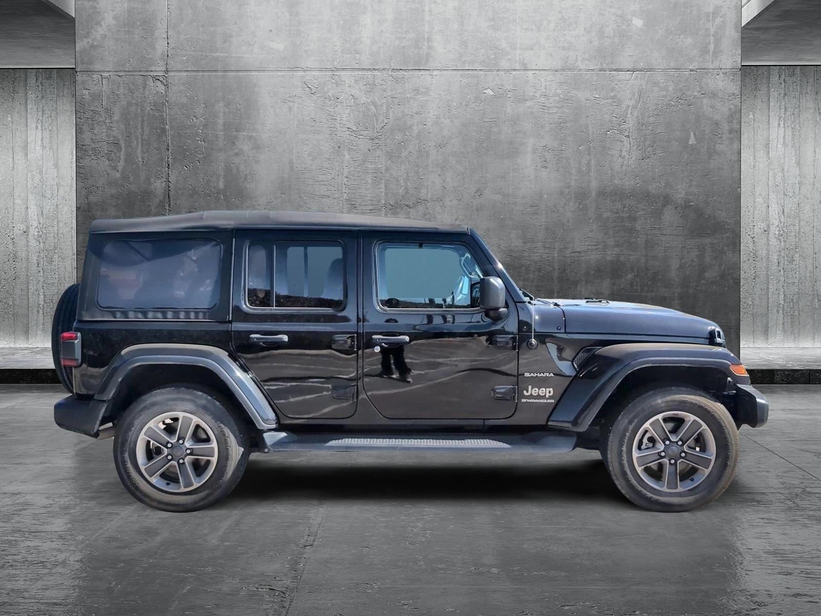 2023 Jeep Wrangler Sahara photo 4