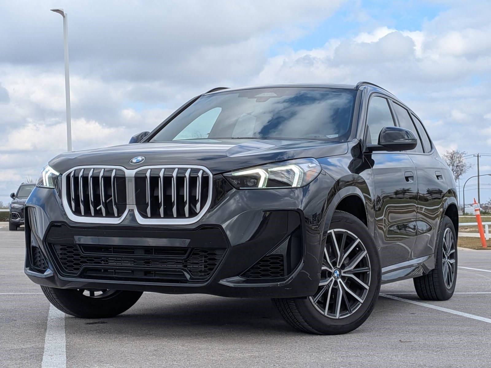 2025 BMW X1 28i's photo