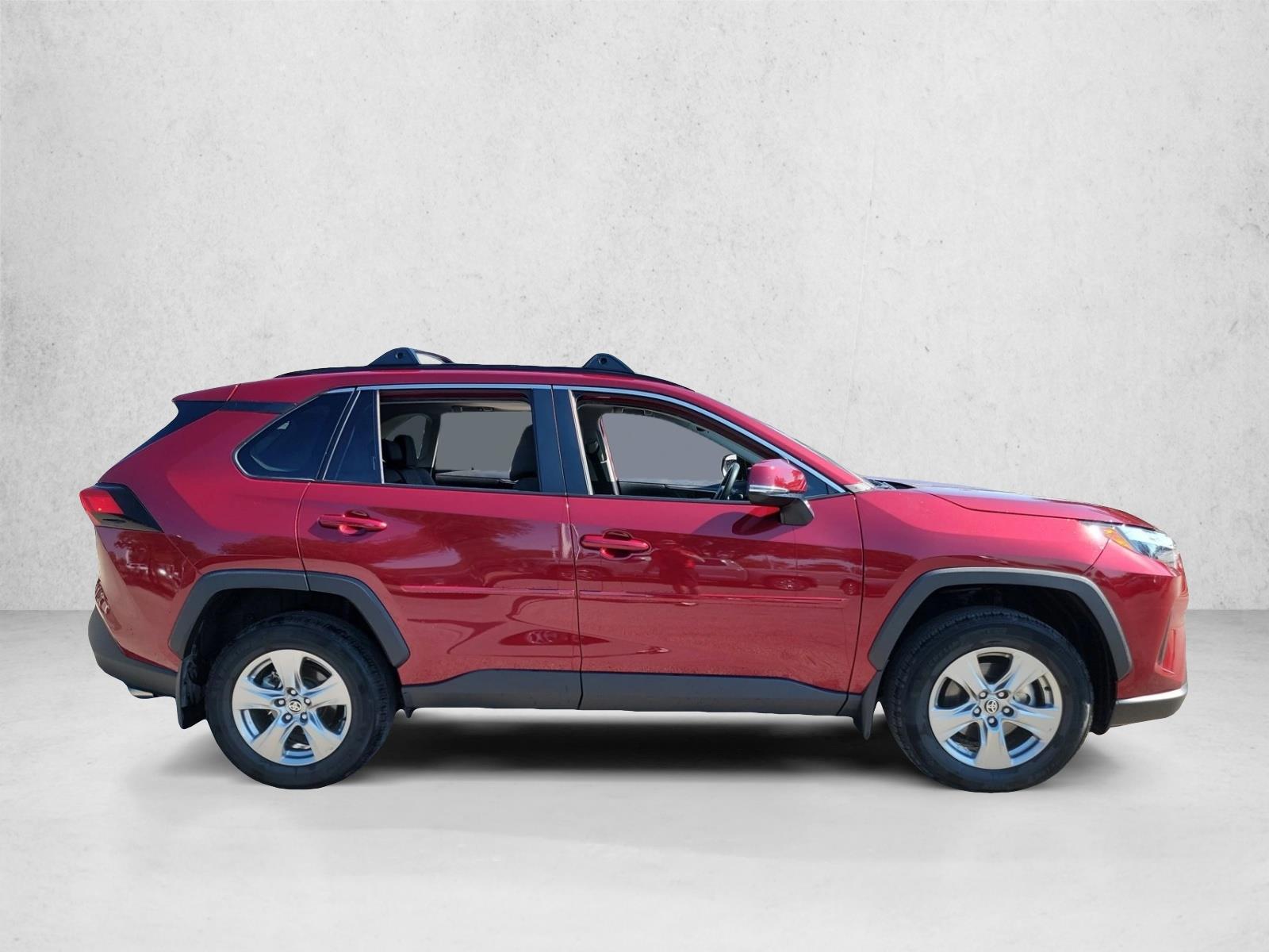 2024 Toyota RAV4 XLE photo 4