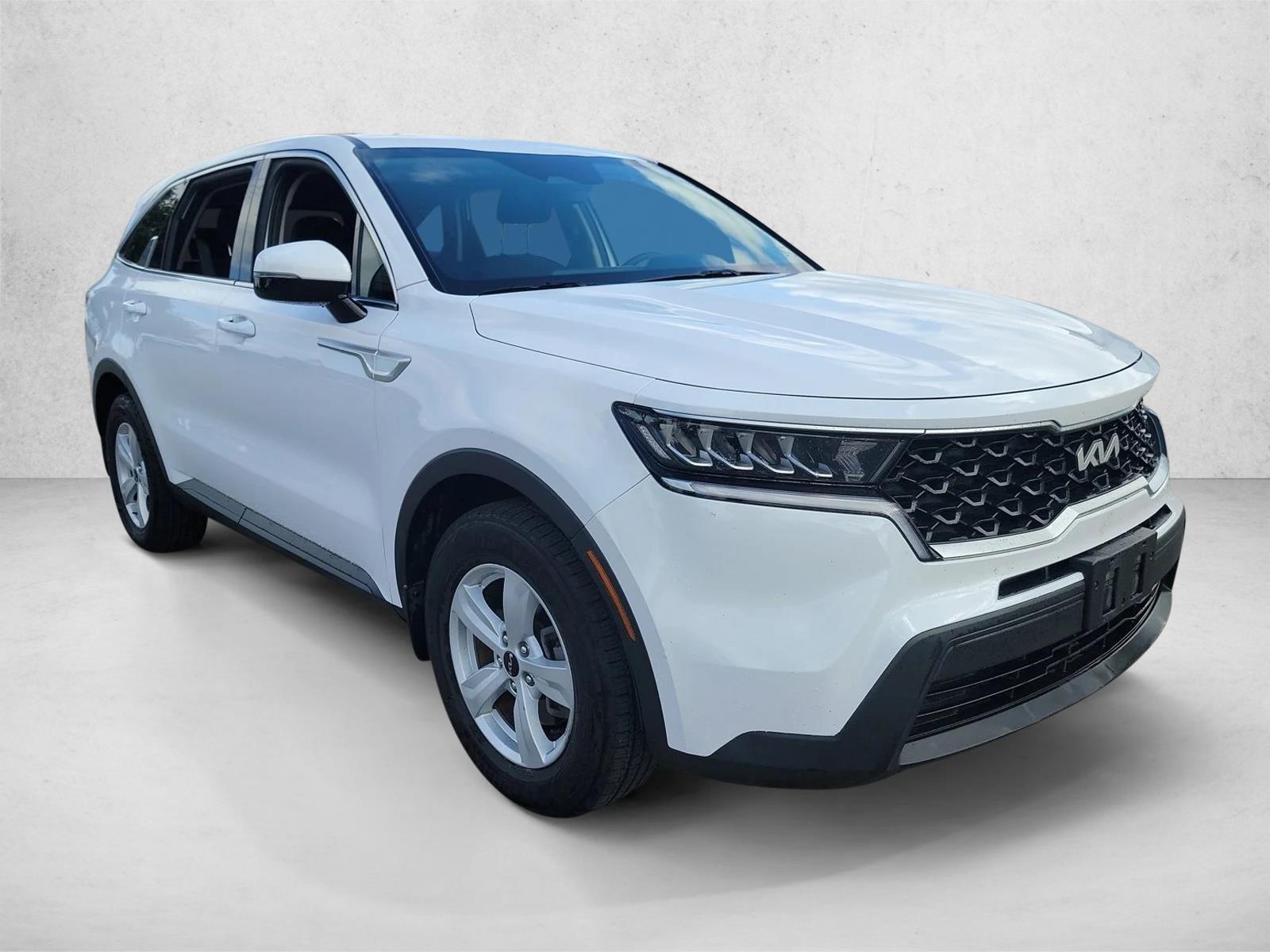 2022 Kia Sorento LX photo 2