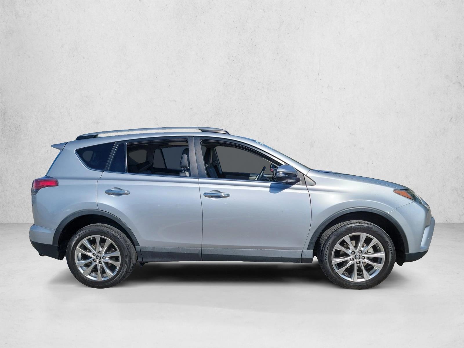 2018 Toyota RAV4 Limited photo 4