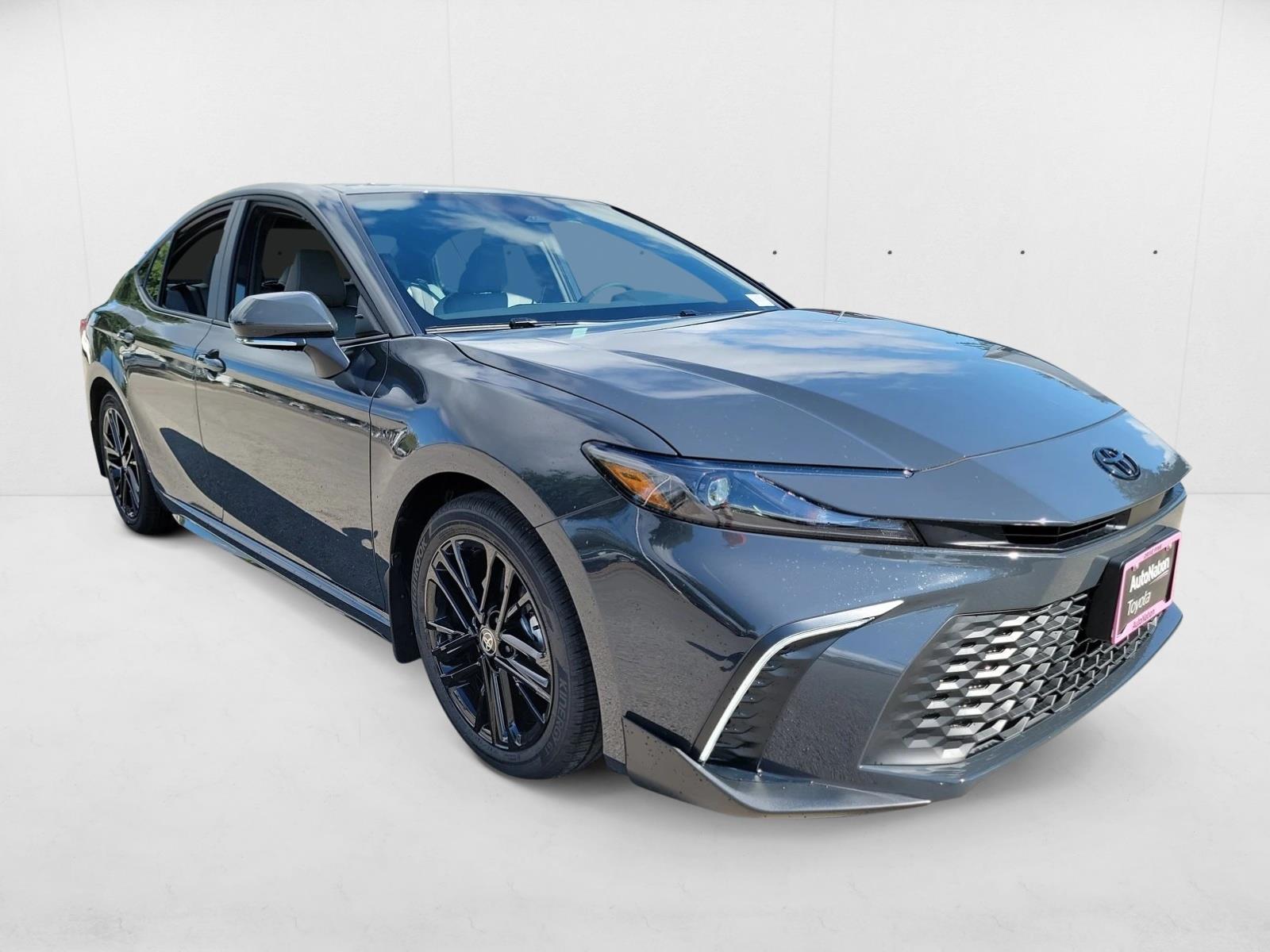 2026 Toyota Camry SE photo 3