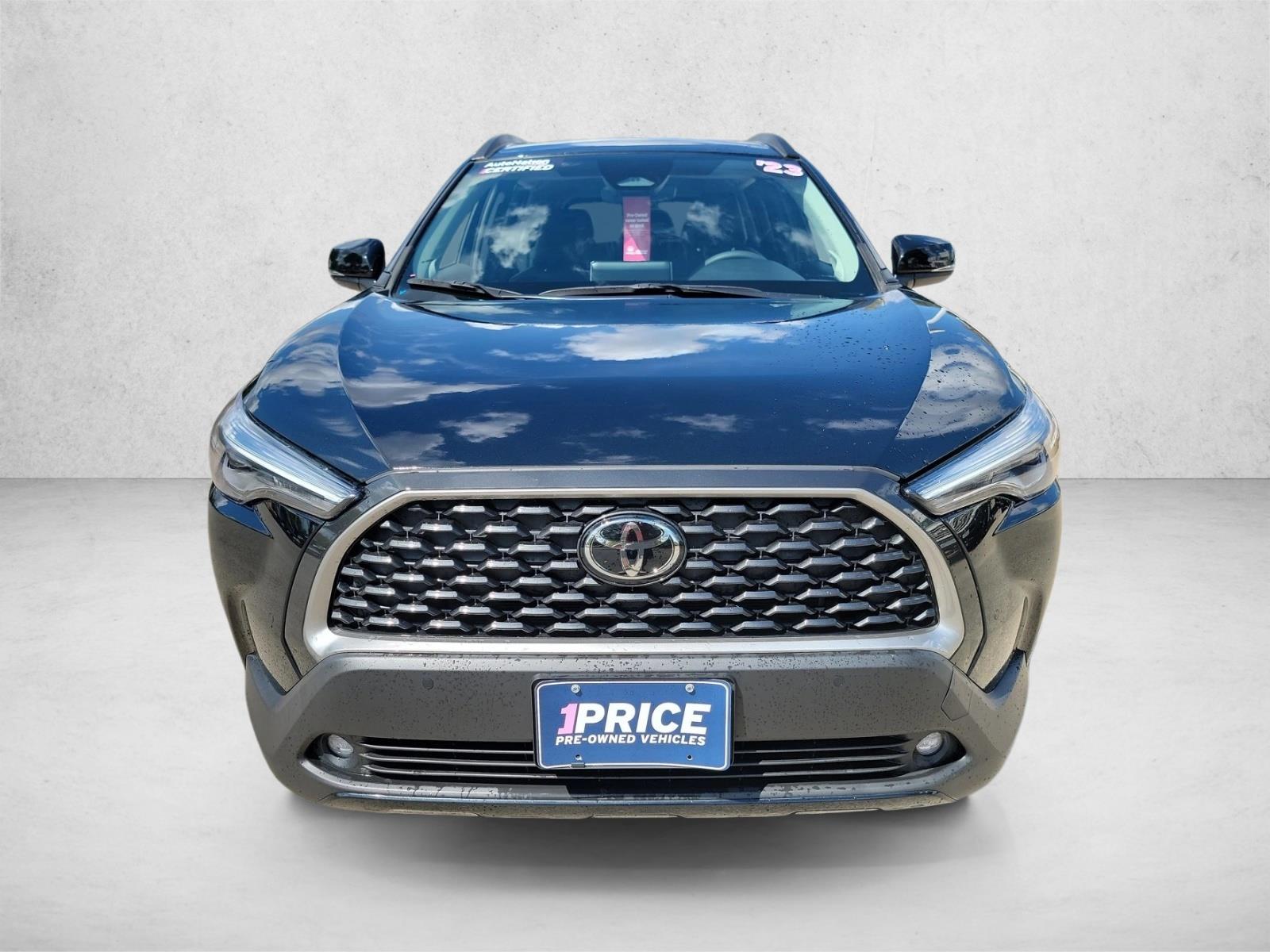2023 Toyota Corolla Cross XLE photo 2