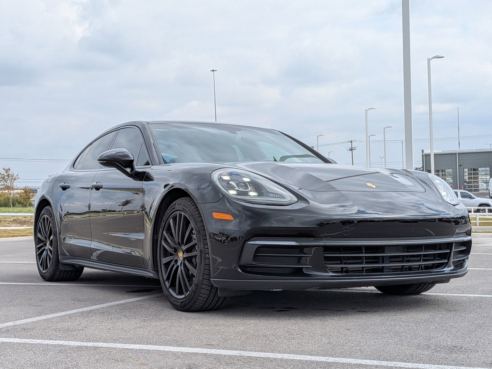 2018 Porsche Panamera Base 4 photo 3