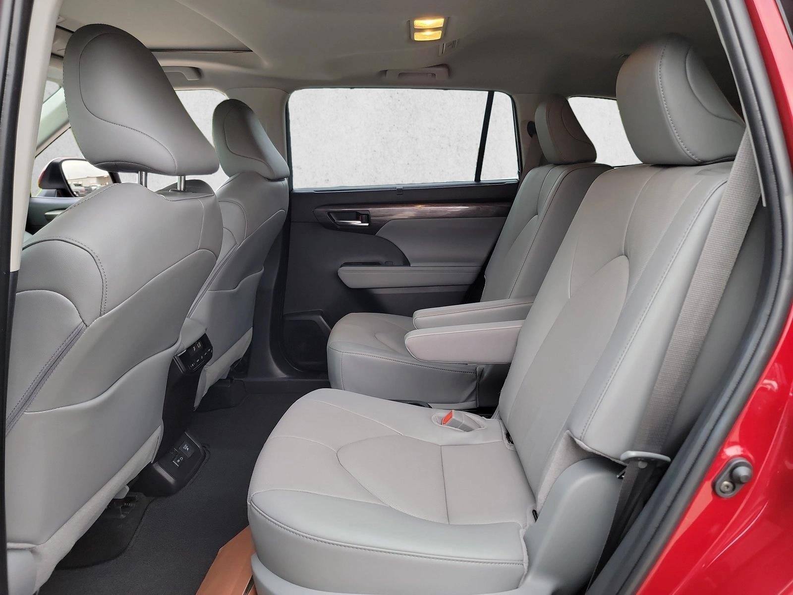 2026 Toyota Highlander Limited - Photo 14
