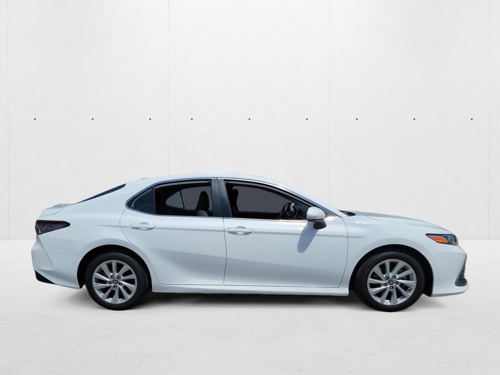 2022 Toyota Camry LE photo 4