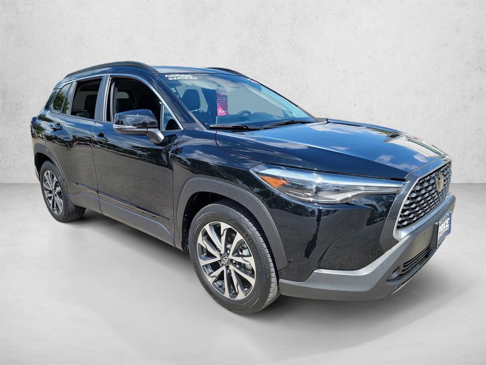2023 Toyota Corolla Cross XLE photo 3