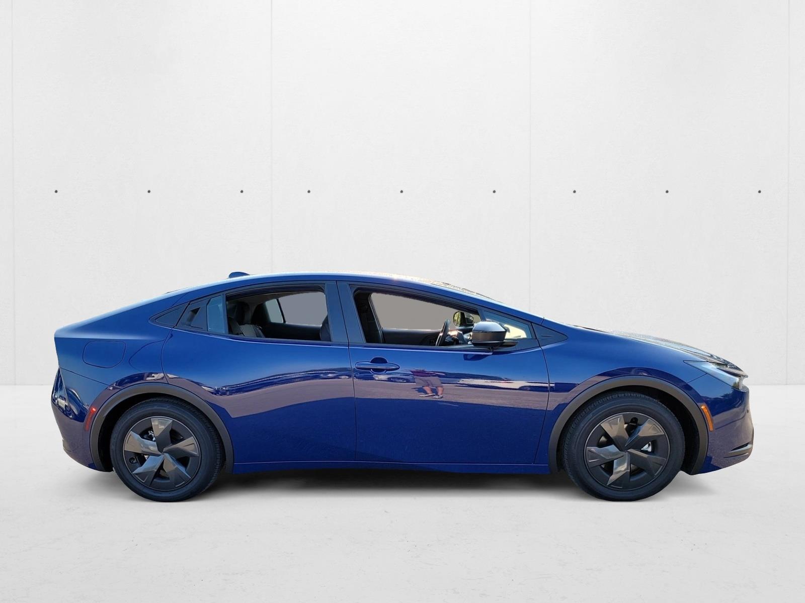 2025 Toyota Prius Plug-in Hybrid SE photo 4