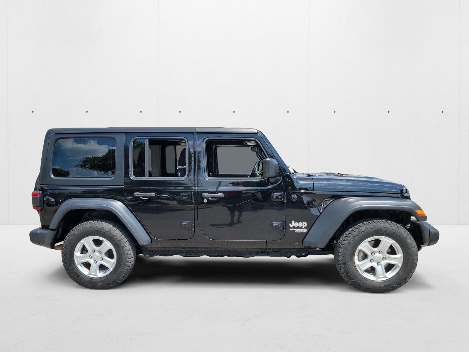 2018 Jeep Wrangler Unlimited Sport photo 3