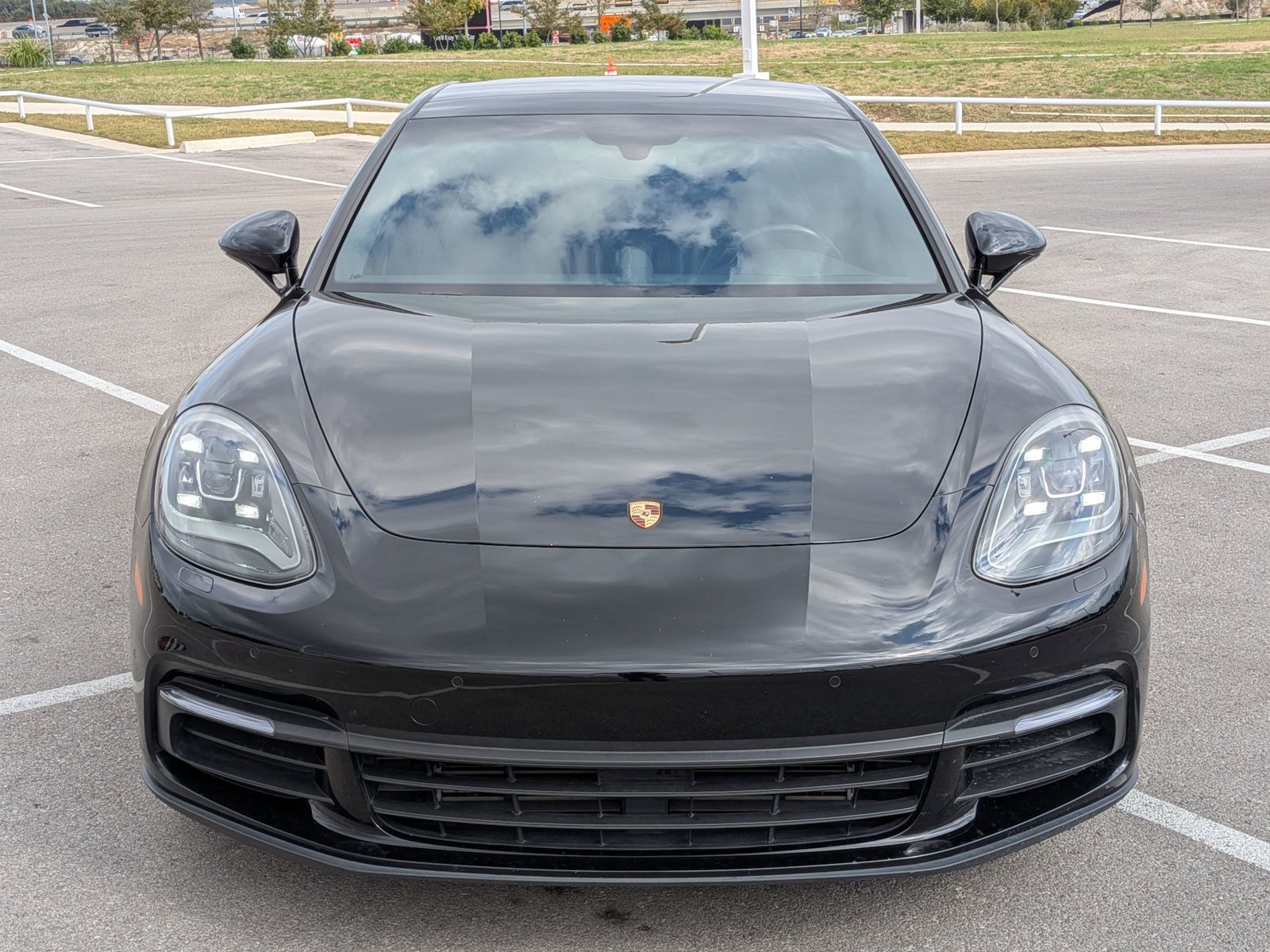 2018 Porsche Panamera Base 4 photo 2