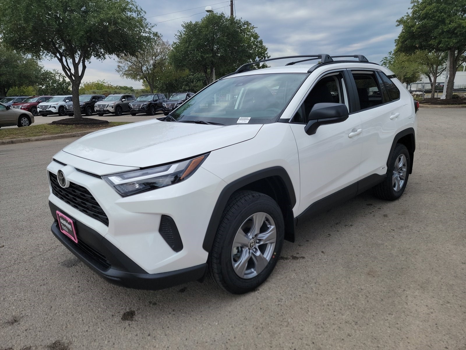 2025 Toyota RAV4 LE's photo