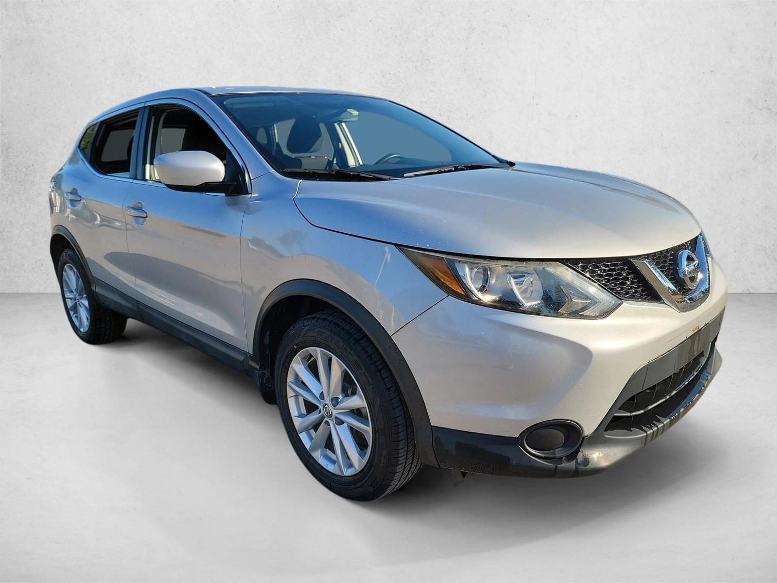 2017 Nissan Rogue Sport S photo 3
