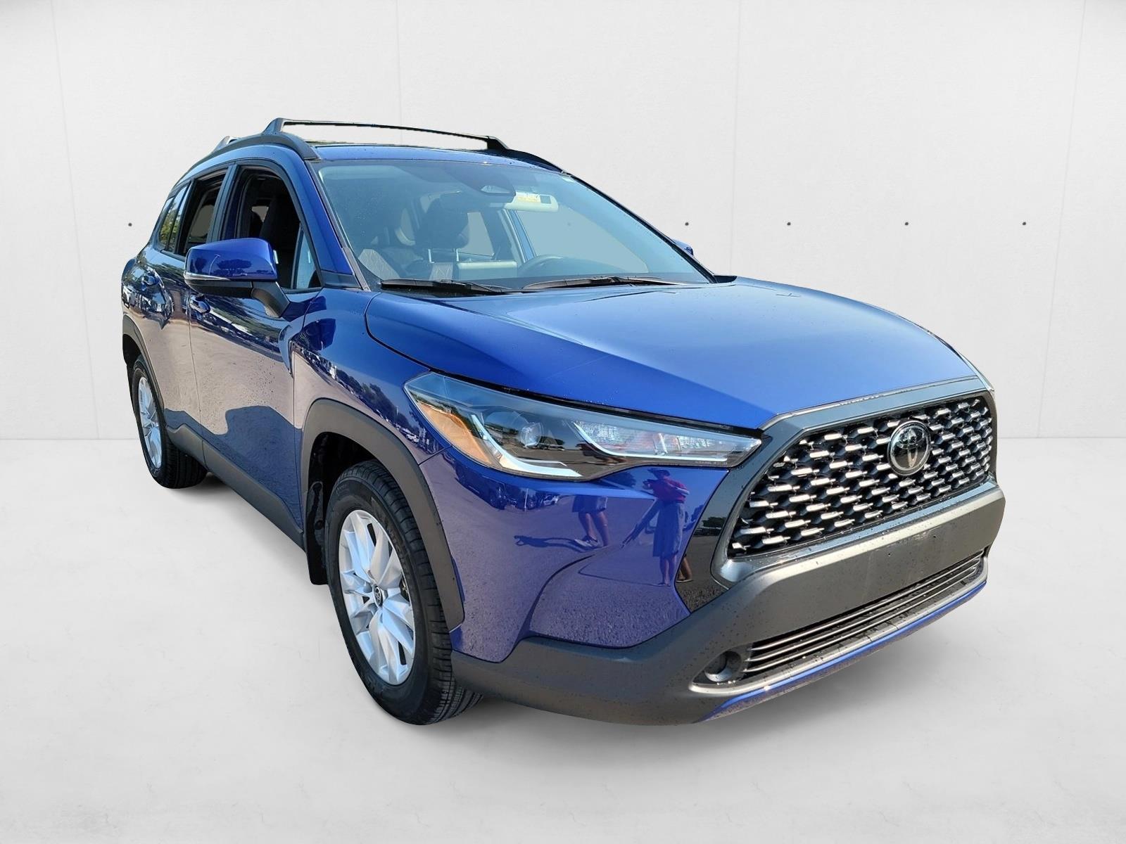 2024 Toyota Corolla Cross LE photo 3