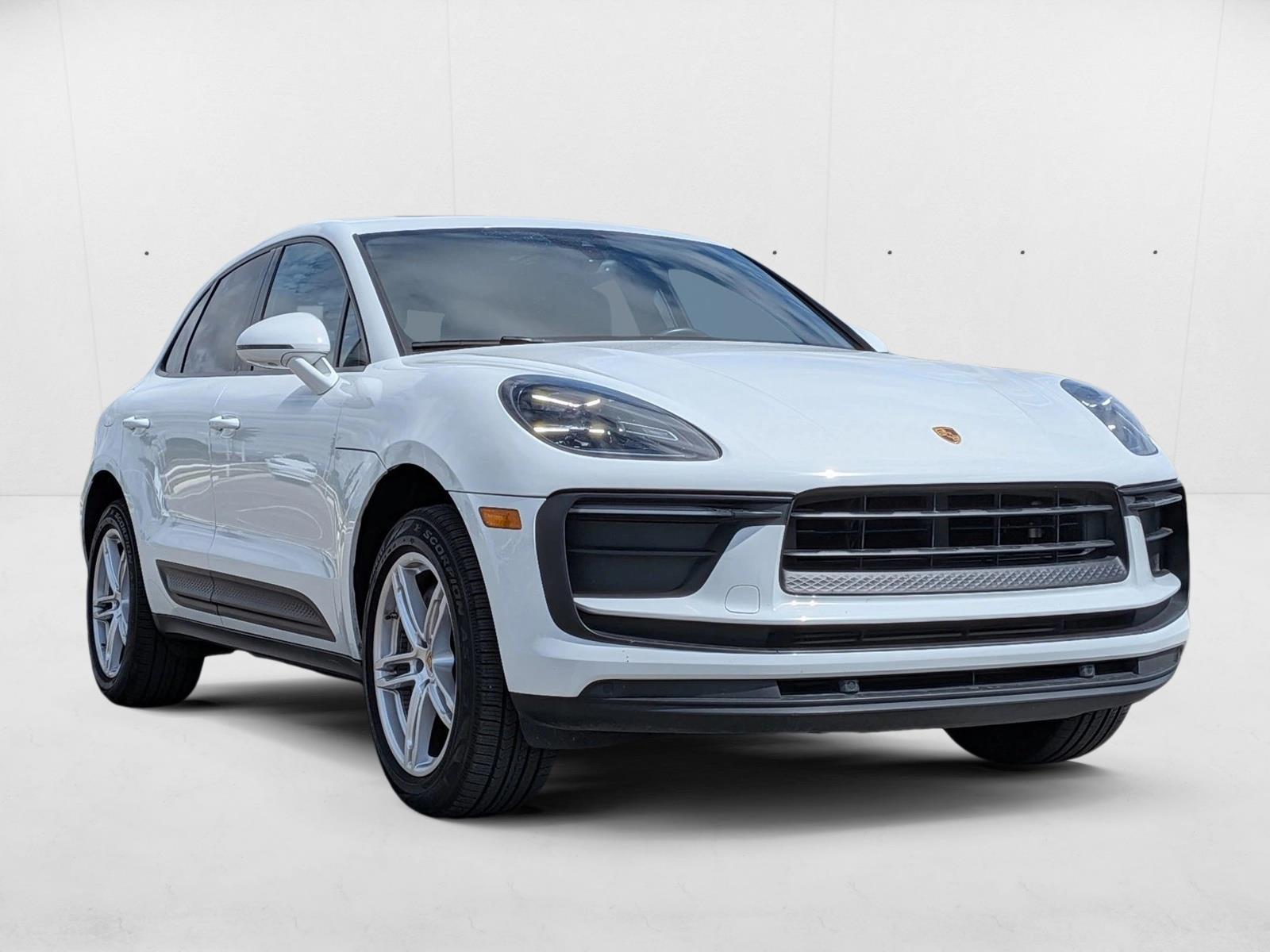 2022 Porsche Macan photo 3