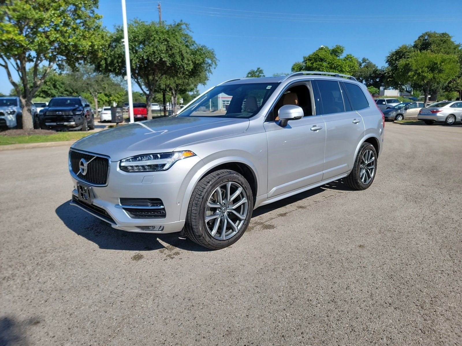 2019 Volvo XC90 T6 Momentum AWD's photo