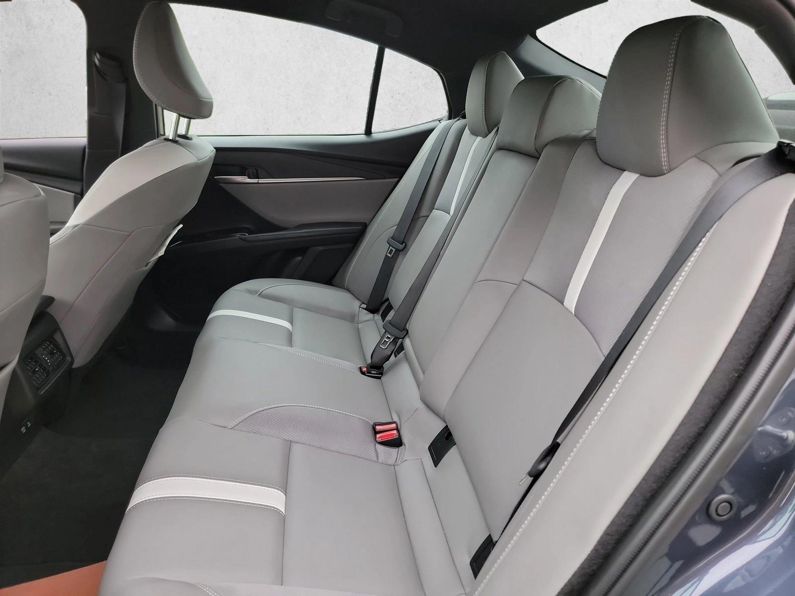 2026 Toyota Camry SE - Photo 14