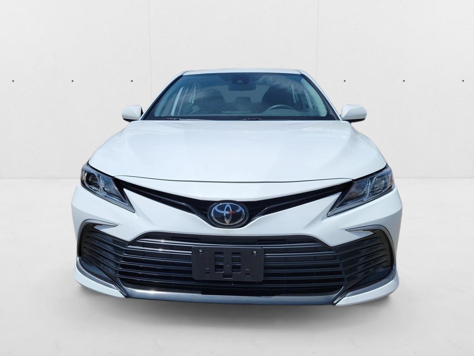 2022 Toyota Camry LE photo 2