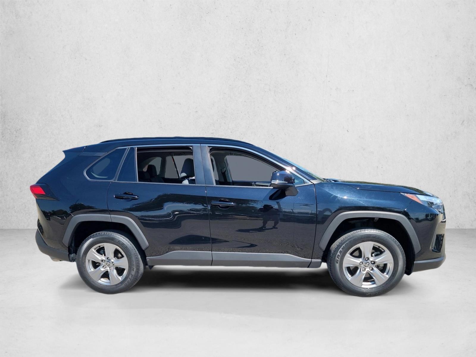 2023 Toyota RAV4 XLE photo 3