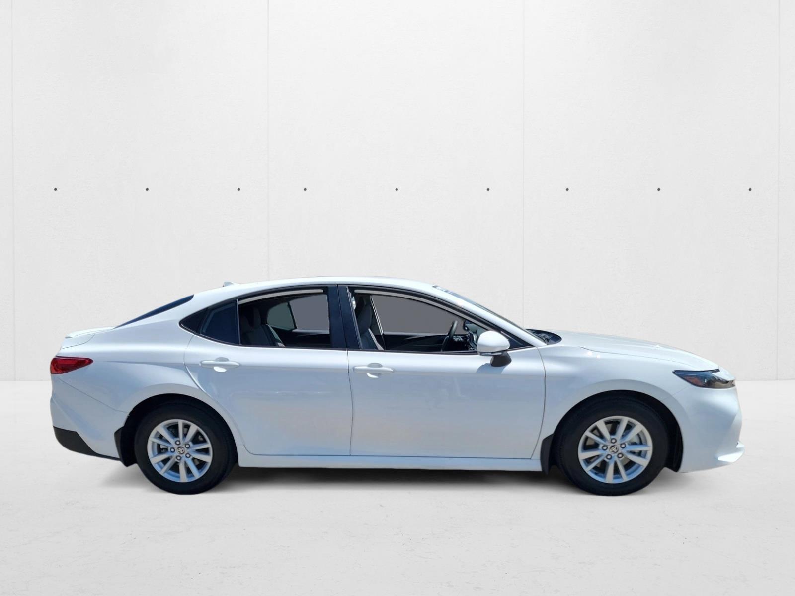 2025 Toyota Camry LE photo 4