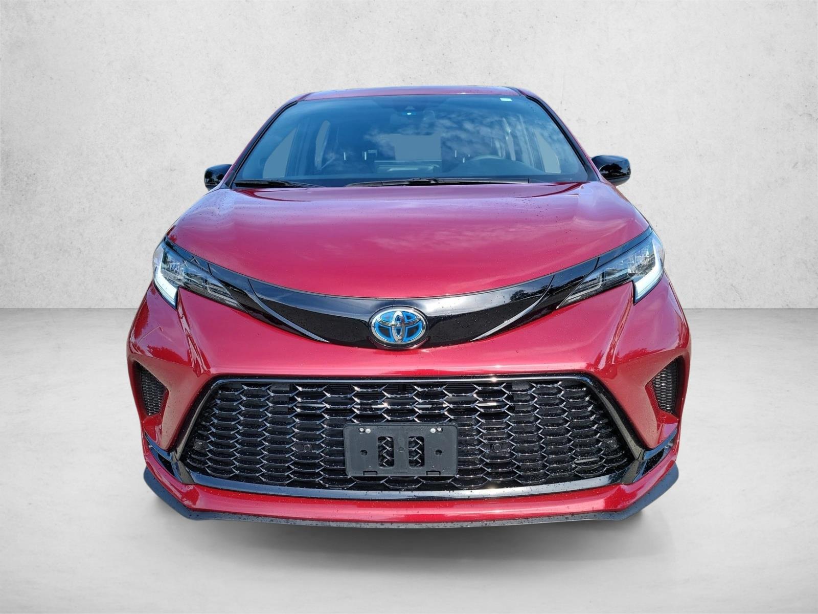 2025 Toyota Sienna XSE photo 2