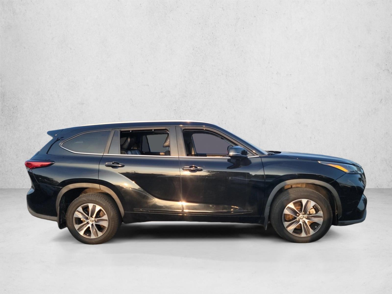 2023 Toyota Highlander Hybrid XLE photo 4