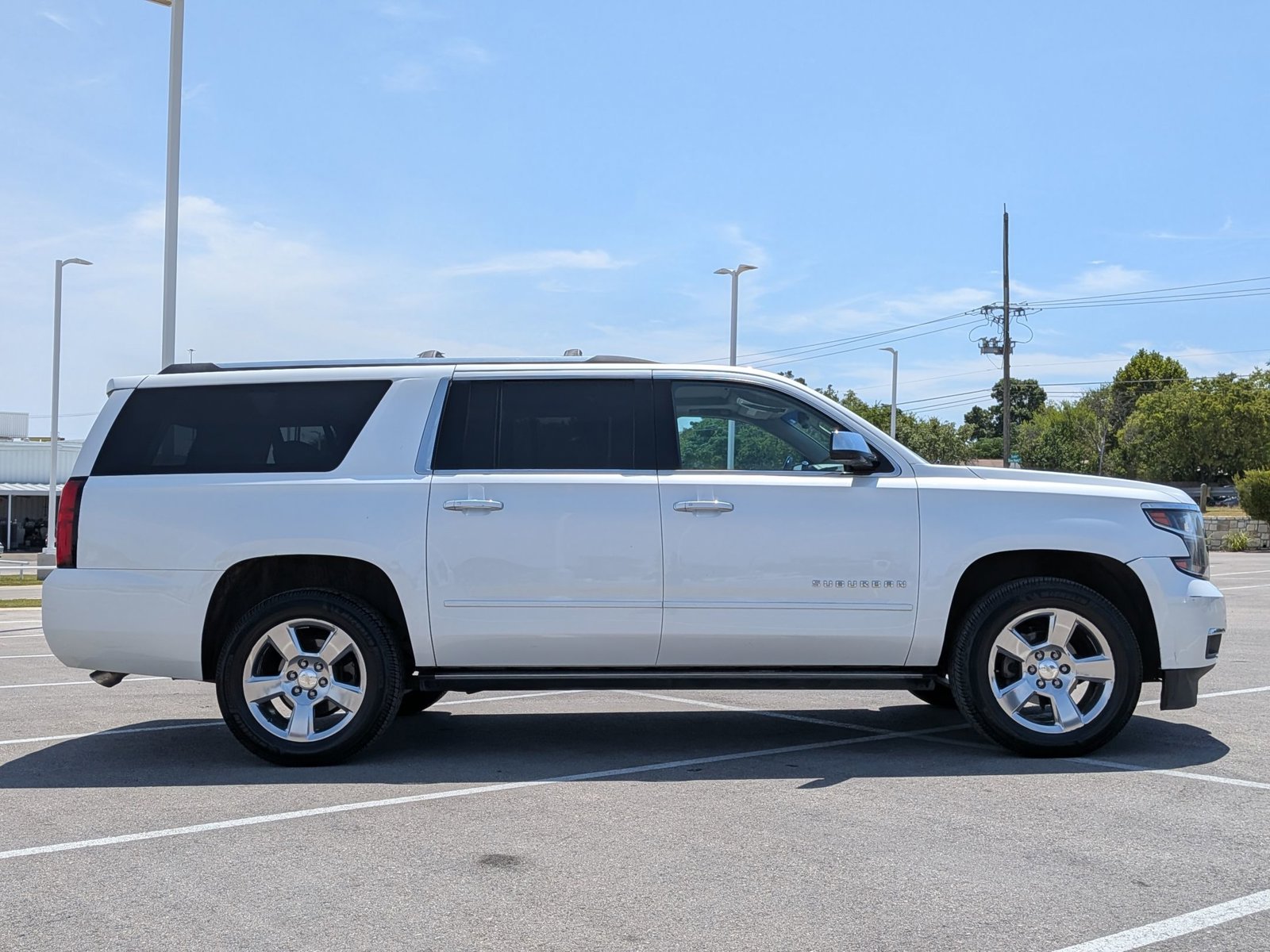 2017 Chevrolet Suburban 1500 Premier photo 4