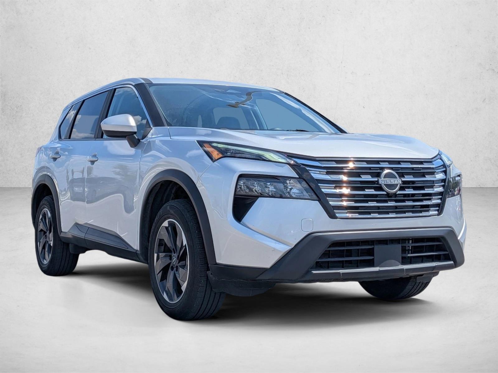 2024 Nissan Rogue SV photo 2