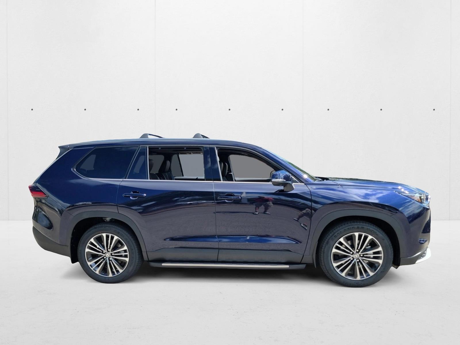 2026 Toyota Highlander Platinum Hybrid photo 4
