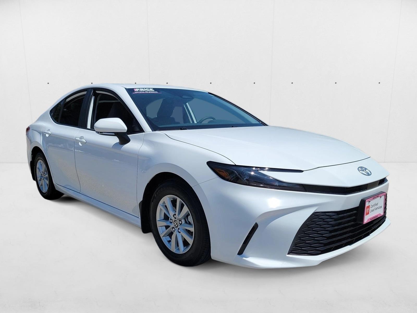 2025 Toyota Camry LE photo 3