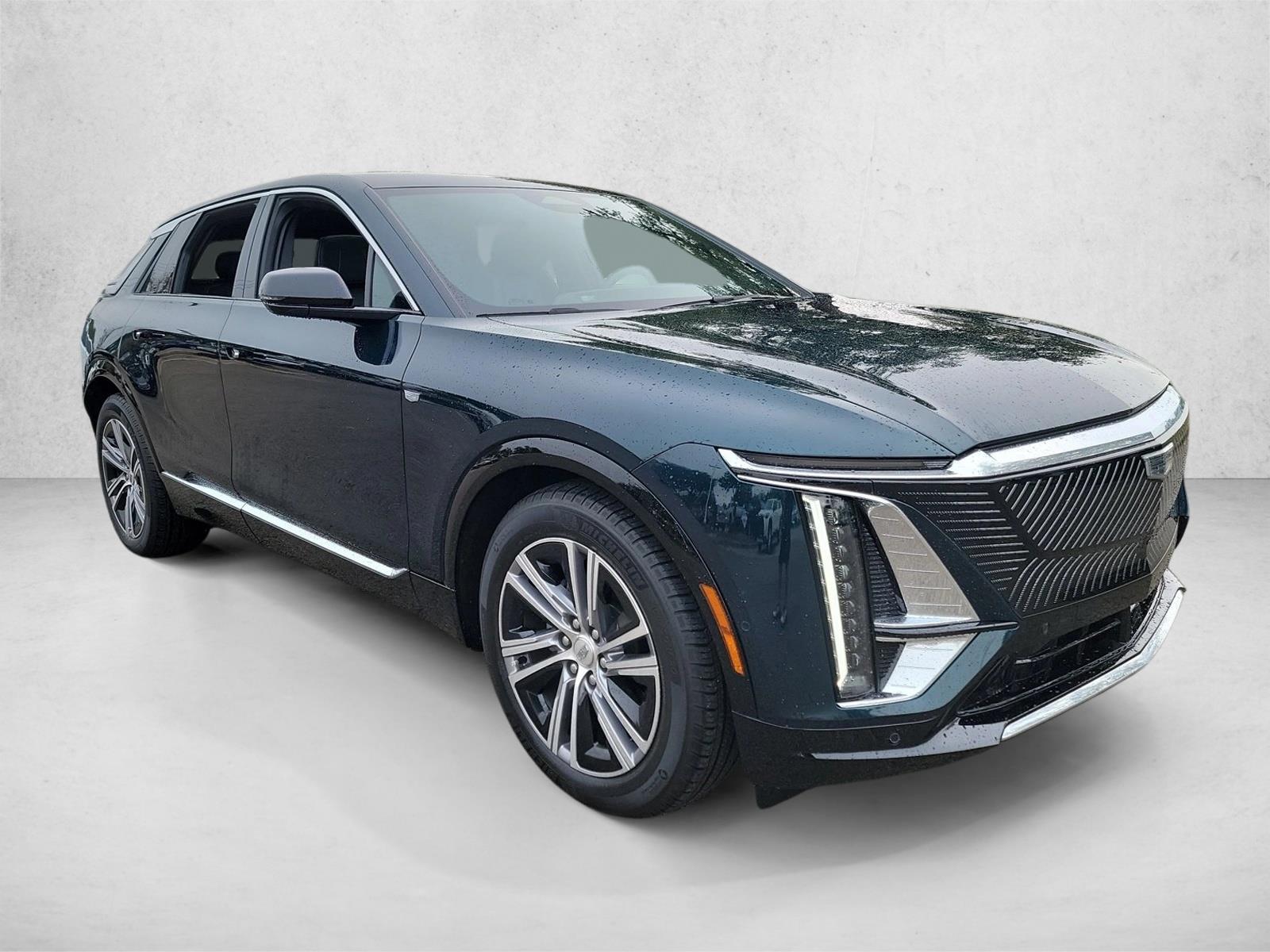 2024 Cadillac Lyriq Luxury photo 3