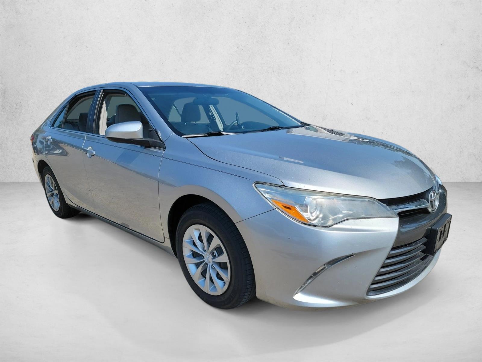 2017 Toyota Camry LE photo 3