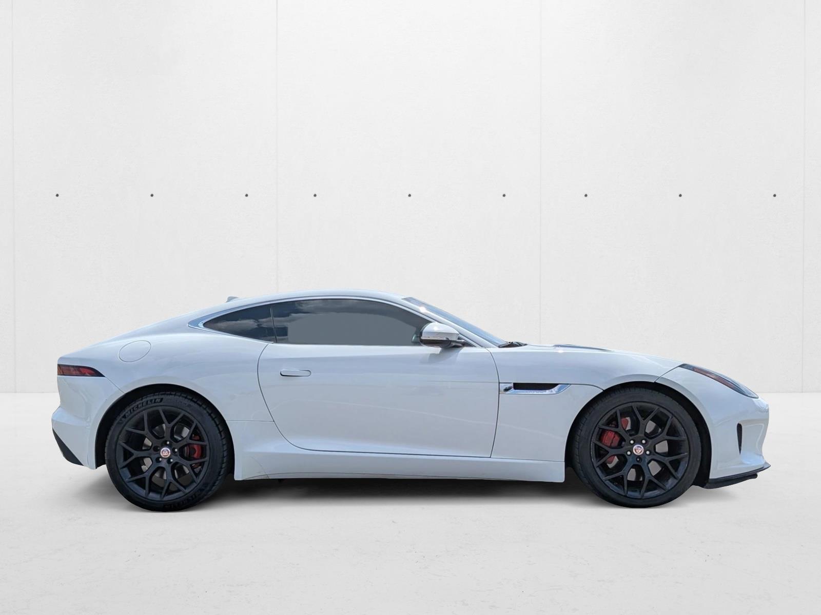 2018 Jaguar F-TYPE photo 4