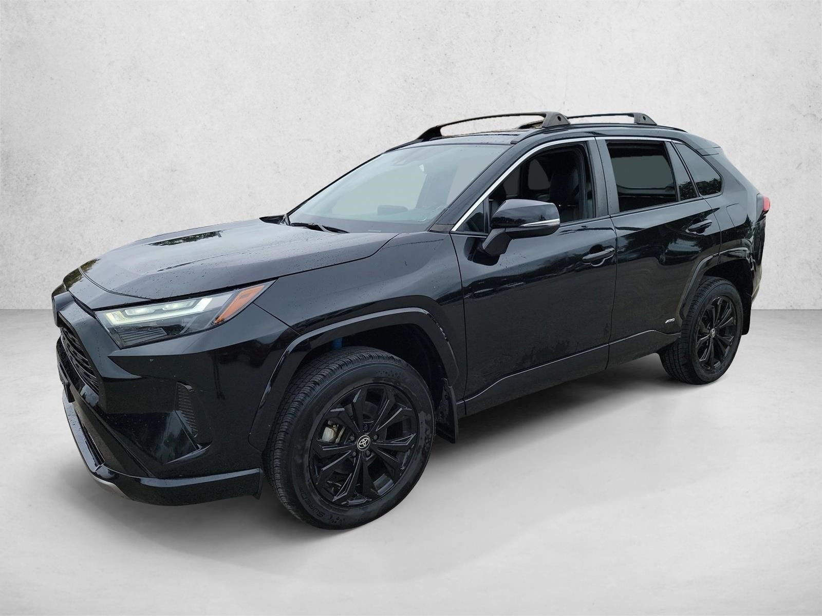 2022 Toyota RAV4 SE's photo