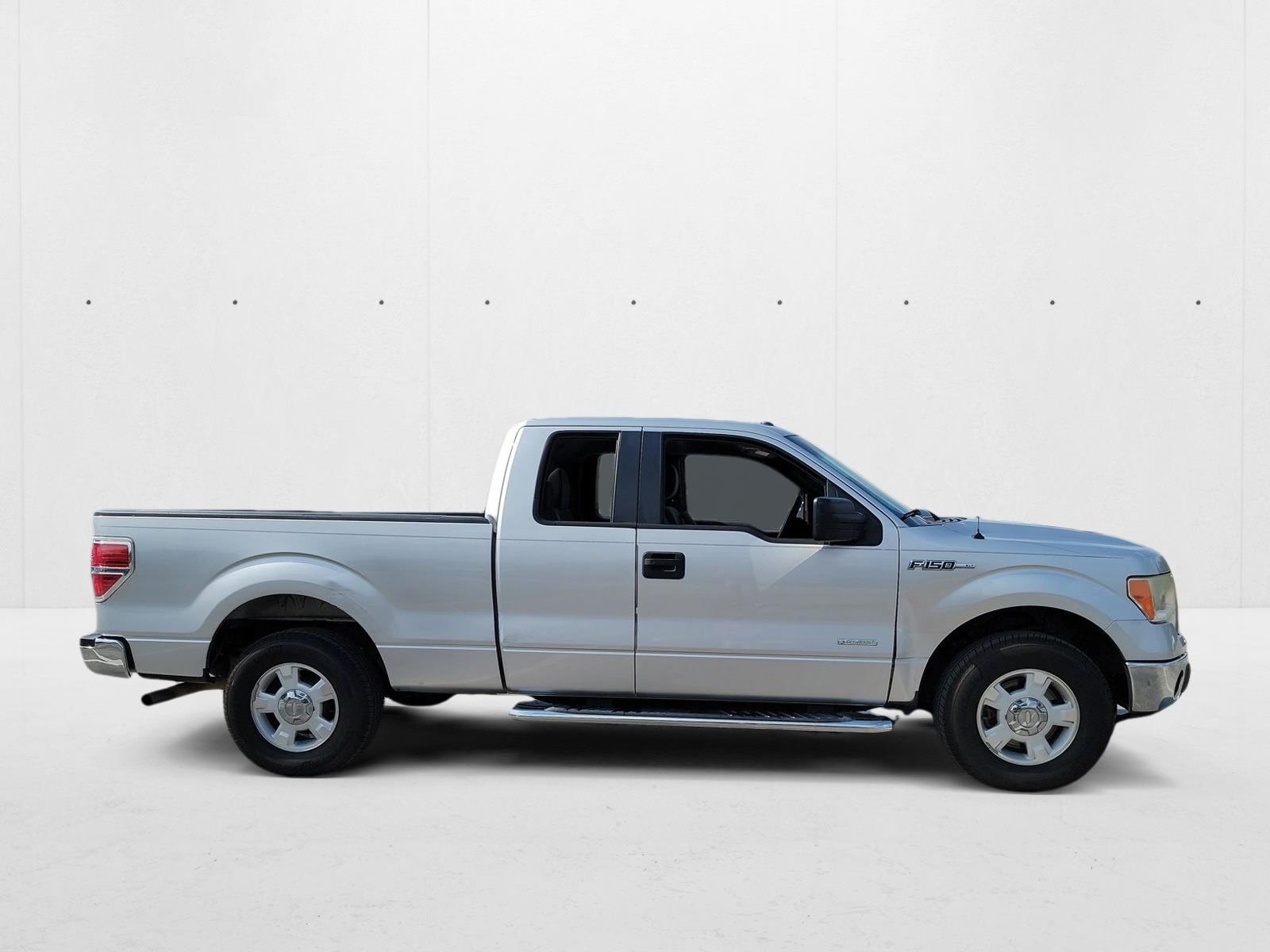 2011 Ford F-150 XLT photo 3